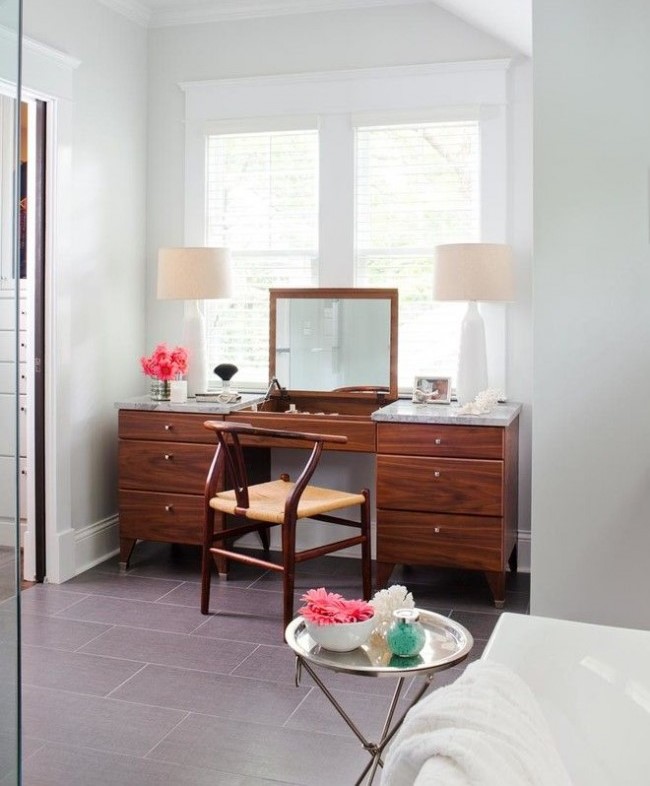 طاولة خلع الملابس مريحة