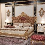 سرير جميل كبير