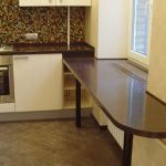 طاولة سوداء عتبة