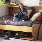 طاولة سرير خشبية للبنات