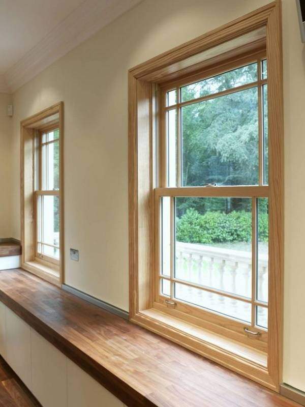 طاولة خشبية عتبة أعلى