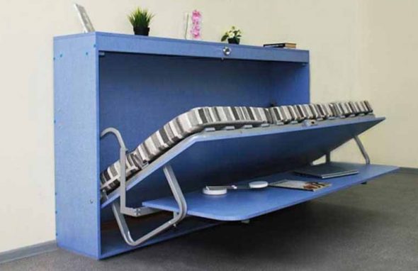 طاولة سرير للأطفال