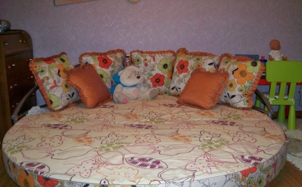 أريكة مستديرة للأطفال مع تنجيد ناعم