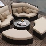 أريكة ، مع قاعدة قابلة للطي وسرير تتكشف من نصفين دائريين للمقعد