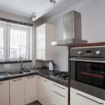 فرن في خزانة منخفضة