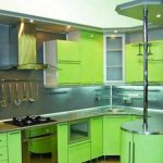 فرن المثبتة في المربع في الجزء السفلي من المطبخ