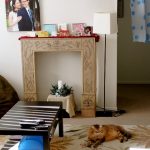 مدفأة كاذبة مع صناديق من الورق المقوى تفعل ذلك بنفسك