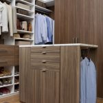 خزانة خشبية