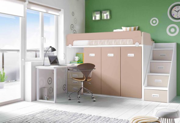 غرفة داخلية للأطفال مع سرير علوي