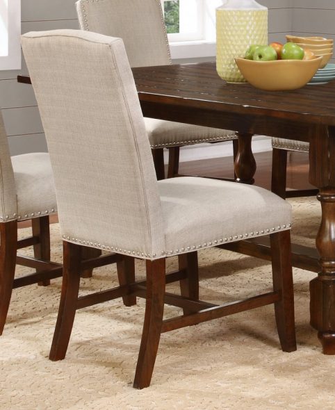 الداخلية مع الأثاث الجوز