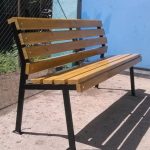 مقاعد البدلاء مصنوعة من أنبوب على شكل