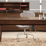 خزانة بألوان بنية جميلة