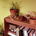 رفوف من الورق المقوى للكتب محلية الصنع