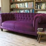 أريكة إنجليزية كلاسيكية في الداخل