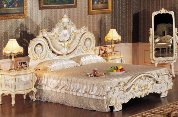 التصميم الكلاسيكي ، والظلال الخفيفة في تركيبة مع روح العصور القديمة واستخدام الذهب.