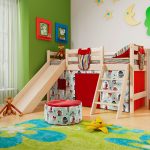 سرير علوي جميل منخفض مع سرير غير عادي