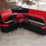 زاوية جميلة مع صناديق بأيديهم