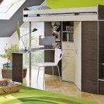 سرير لمراهق مع طاولة وخزانة زاوية