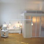 سرير علوي للكبار في الطابق الثاني بالغرفة