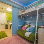 SVERTA سرير علوي مع أريكة على المستوى الأول