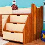 السرير نادرة مع خزانة أدناه