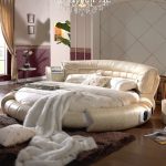 السرير المستدير المنجد في الداخل