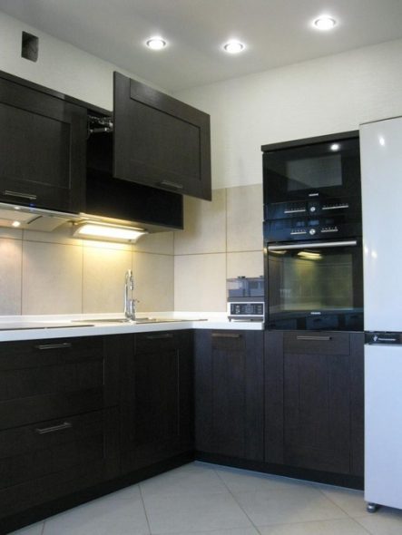 المطبخ مع الأجهزة المتكاملة