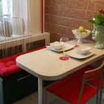 أثاث المطبخ في زاوية مطبخ صغير