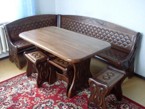 ركن المطبخ من الخشب الطبيعي