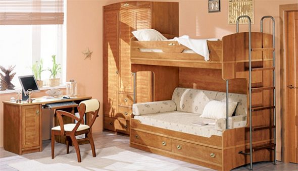 أثاث خشبي في غرفة الأطفال