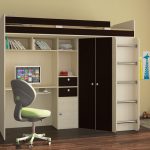 الأثاث في الحضانة مع سرير وخزانة الزاوية