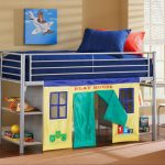 سرير معدني مع مسرح