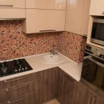 ميكروويف وفرن في خزانة المطبخ الزاوية