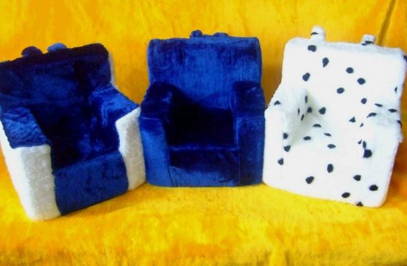 من السهل كرسي للطفل