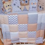 مجموعة غير عادية في سرير بيضاوي مصنوع يدوياً