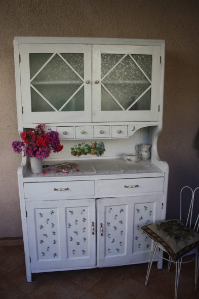 حياة جديدة للبوفيه القديم بأيديهم