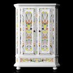 خزانة ملابس أصلية بيضاء مع زخرفة غير عادية