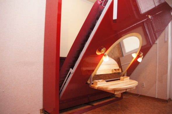 طي خزانة الملابس مع سكرتير الطاولة