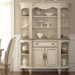 فتح بوفيه أبيض في نمط بروفانس