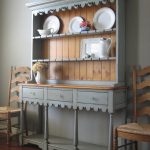 بوفيه خشبي في الهواء الطلق