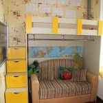 خيار كبير لطفل صغير