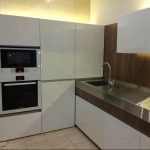 القضية تحت الفرن وفرن الميكروويف في أسلوب بساطتها