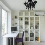 كتابة عتبة نافذة مكتب في الغرفة