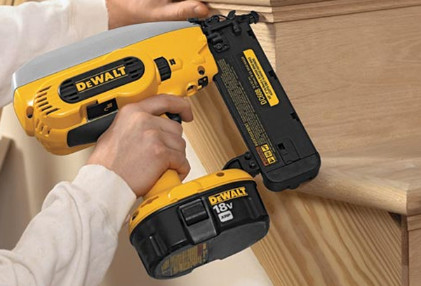 بائع المسامير الهوائية