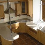 عتبة النافذة المتداول في الطاولة