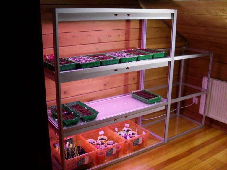 رف من الأنابيب لمحة