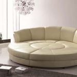 مثال على أريكة مستديرة معيارية بها رصيف