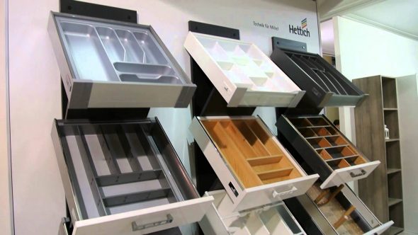 أمثلة على الصناديق ذات المقسمات لأدوات المائدة