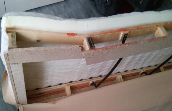 تحقق من الإطار وقاعدة الأريكة