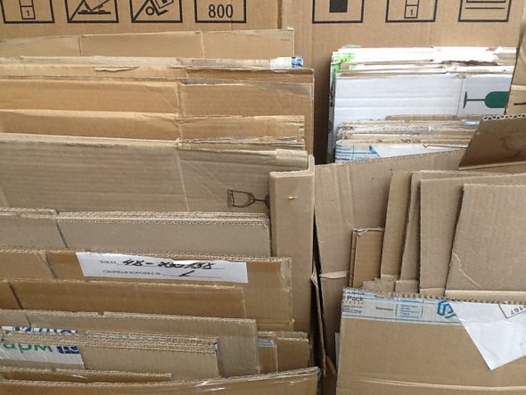 صناديق كرتون فارغة